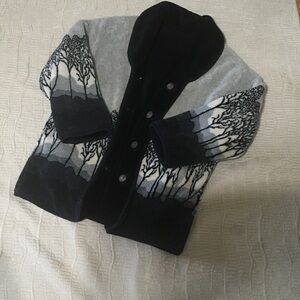 Thick, luxurious fleece, reversible, size XL. Stay super warm.